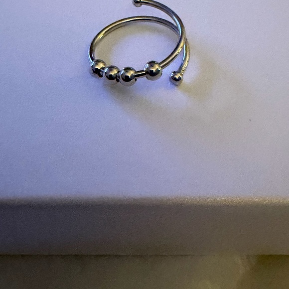 Elegant Silver Beaded Fidget Ring - Picture 3 of 3